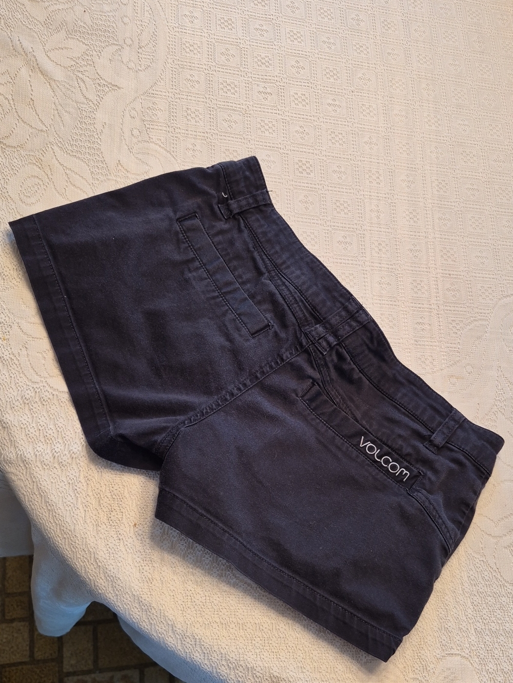 Vtg Volcom Shorts Black Chino Y2K Skater Micro Mini Casual Streetwear Jr Sz 1